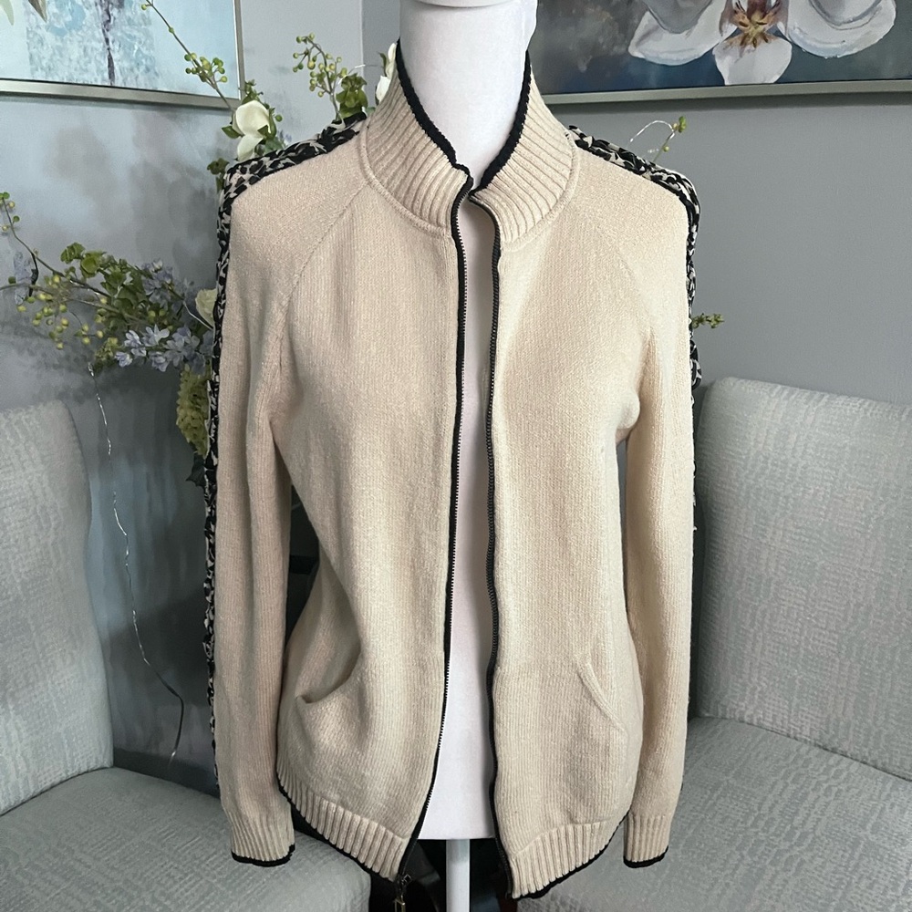 St.john sport cream black knit cardigan zipper braided sleeve detail 
Size M